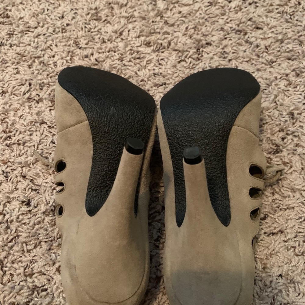 Heels - Picture 5 of 5
